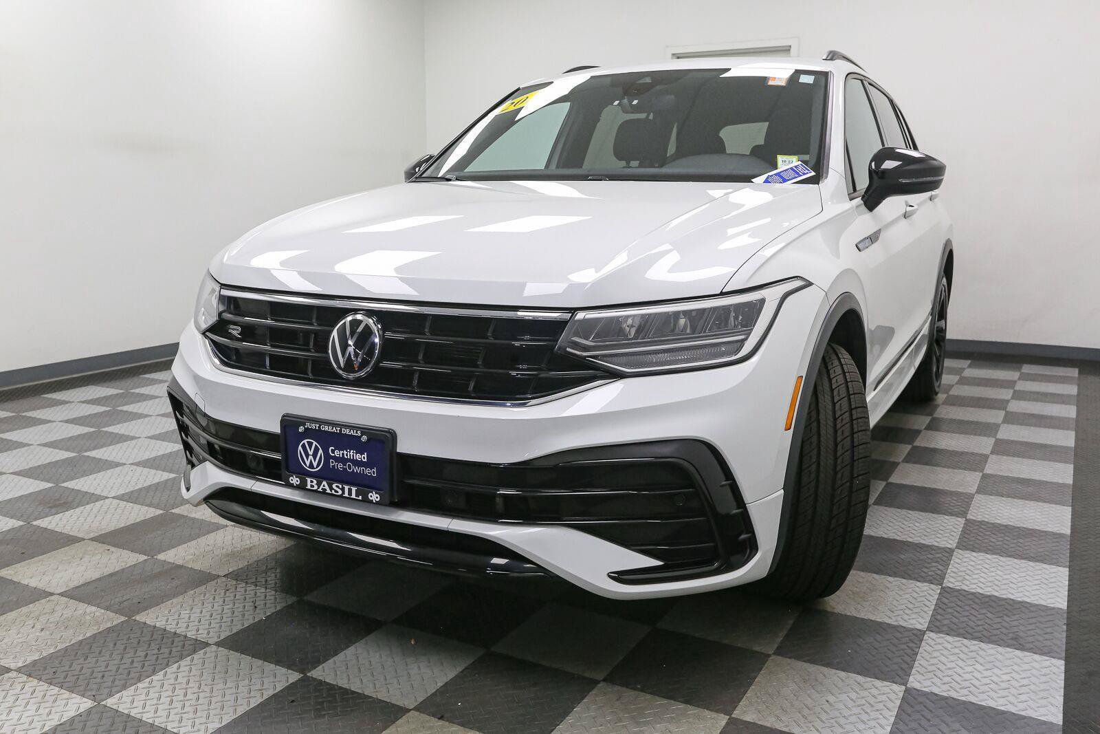 Certified 2024 Volkswagen Tiguan SE R-Line AWD/4WD image 5