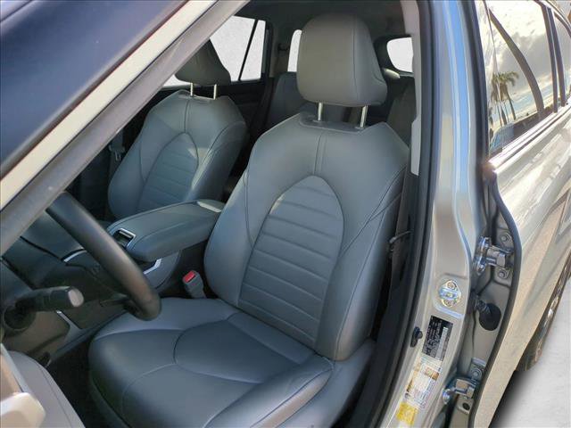 Used 2022 Toyota Highlander XLE AWD/4WD image 16