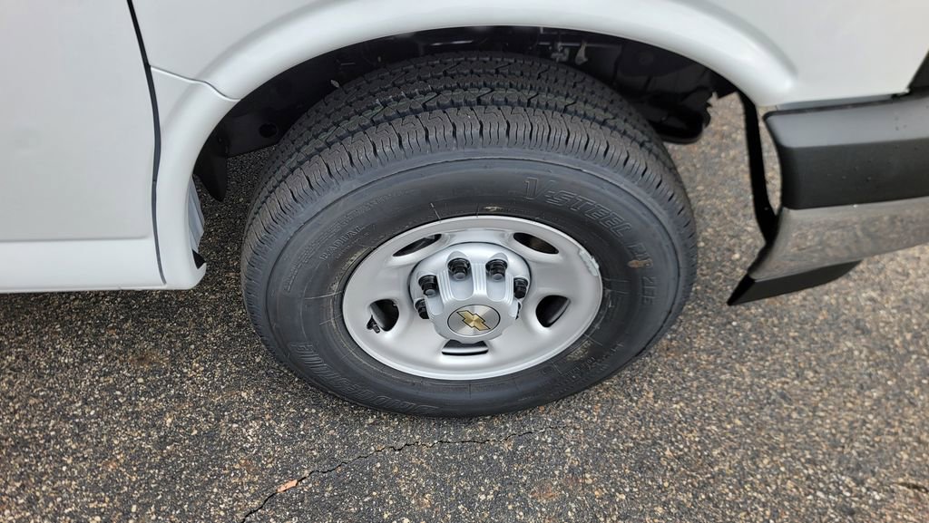 New 2025 Chevrolet Express 2500 Extended image 16