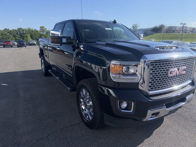 Used 2017 GMC Sierra 2500 Denali w/ Duramax Plus Package AWD/4WD image 7