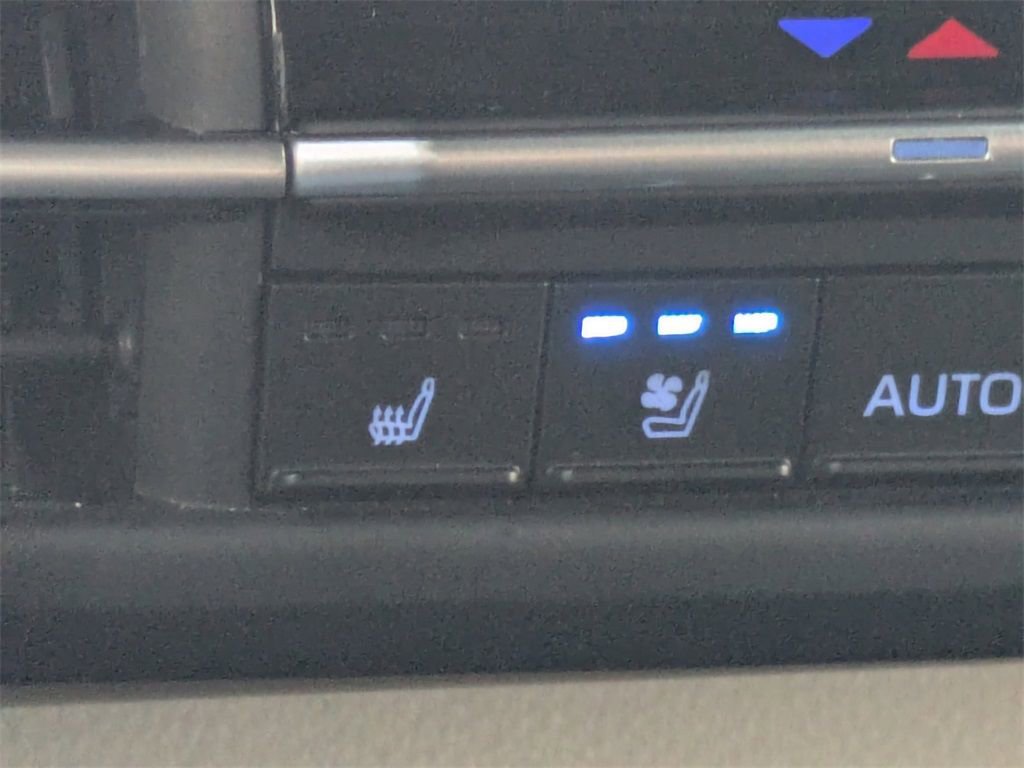 Used 2022 Toyota Sienna Platinum image 21