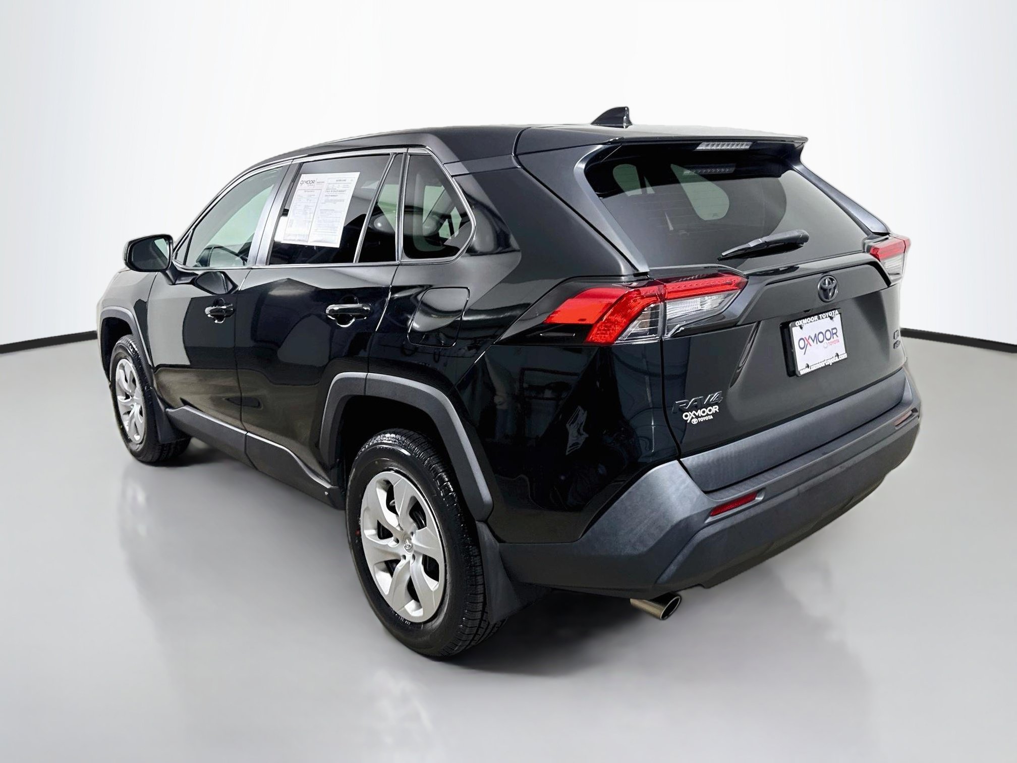 Used 2024 Toyota RAV4 LE AWD/4WD image 5