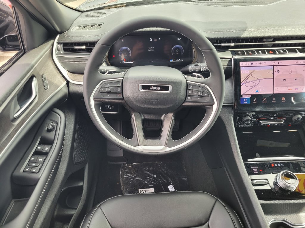 New 2025 Jeep Grand Cherokee L Limited w/ Black Appearance Package AWD/4WD image 5