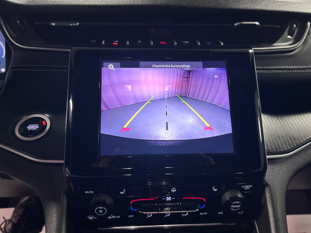 Used 2025 Jeep Grand Cherokee Laredo w/ Luxury Tech Group I AWD/4WD image 18