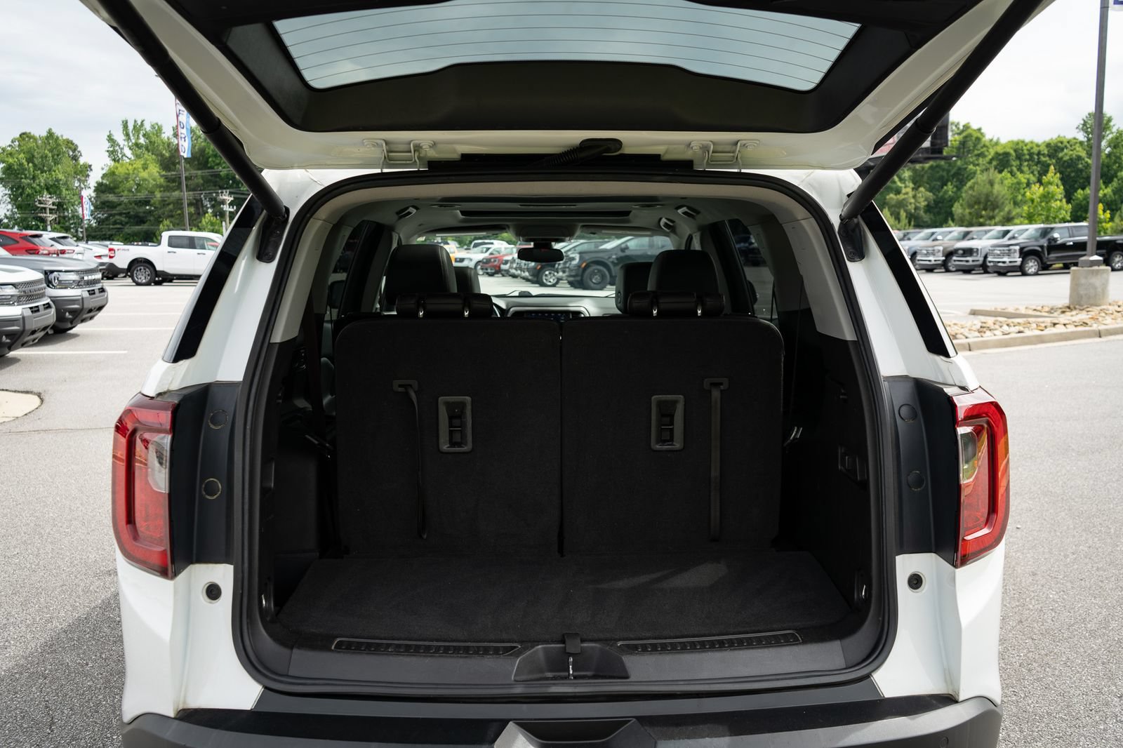 Used 2022 GMC Acadia AT4 w/ Preferred Package AWD/4WD image 9