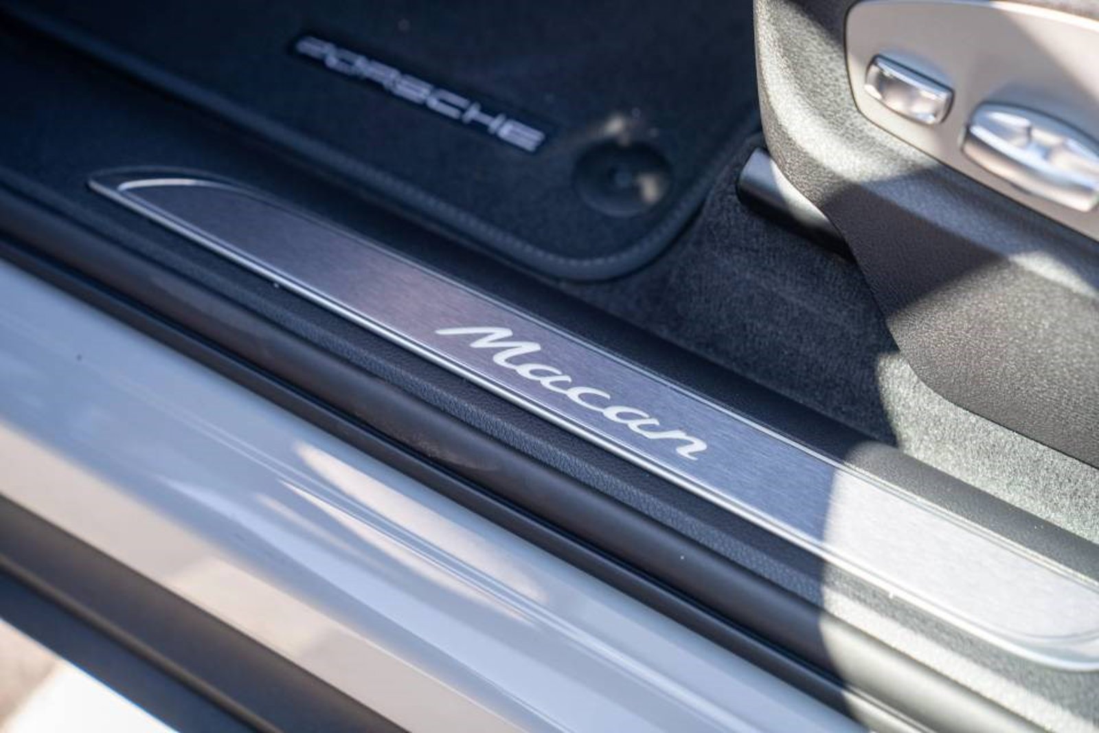 New 2026 Porsche Macan AWD/4WD image 13