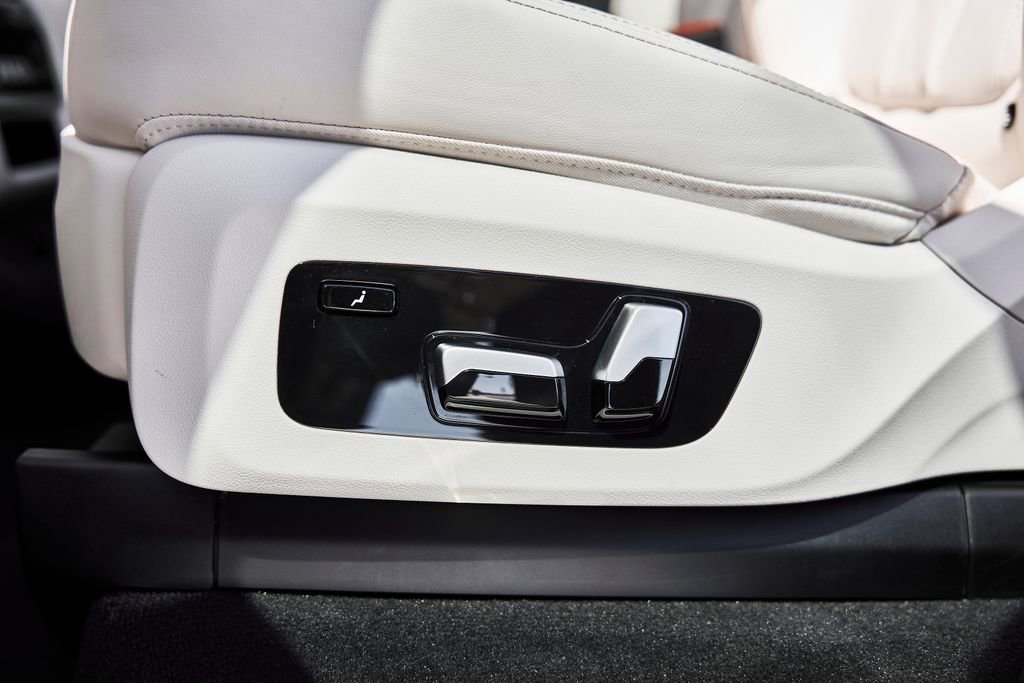 Used 2023 BMW ALPINA XB7 image 58
