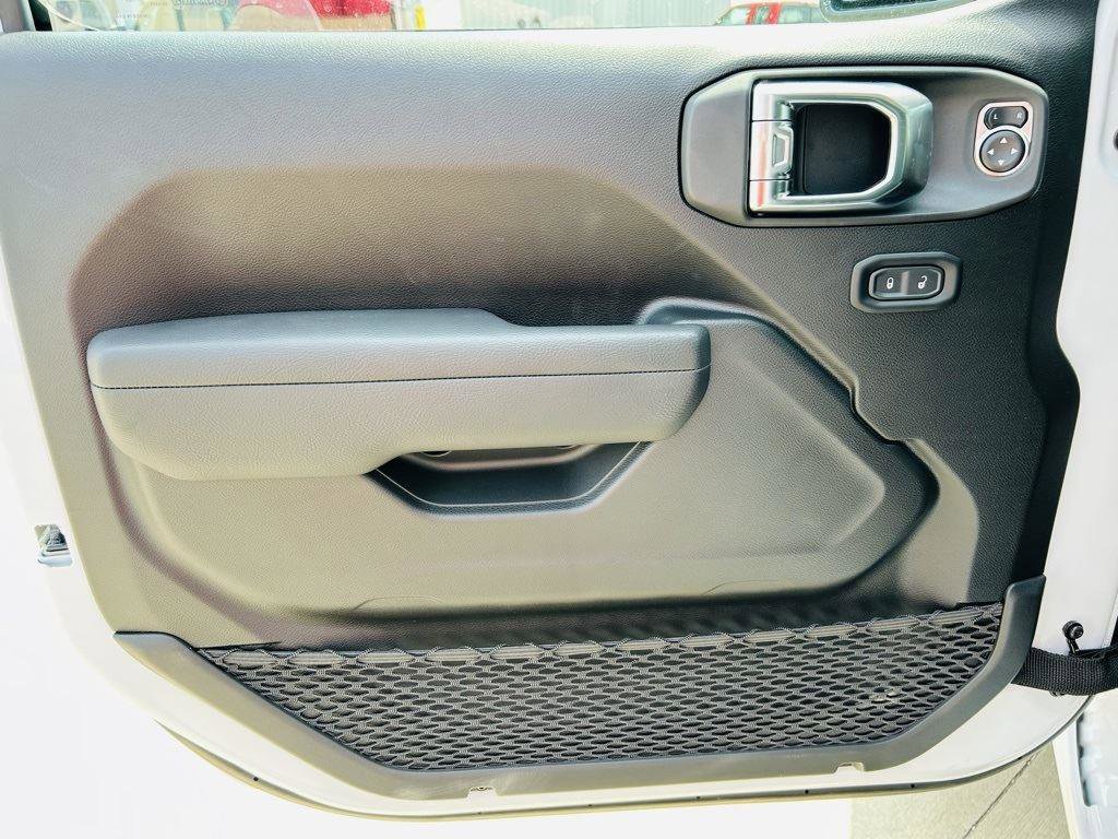 New 2025 Jeep Gladiator Sport image 11