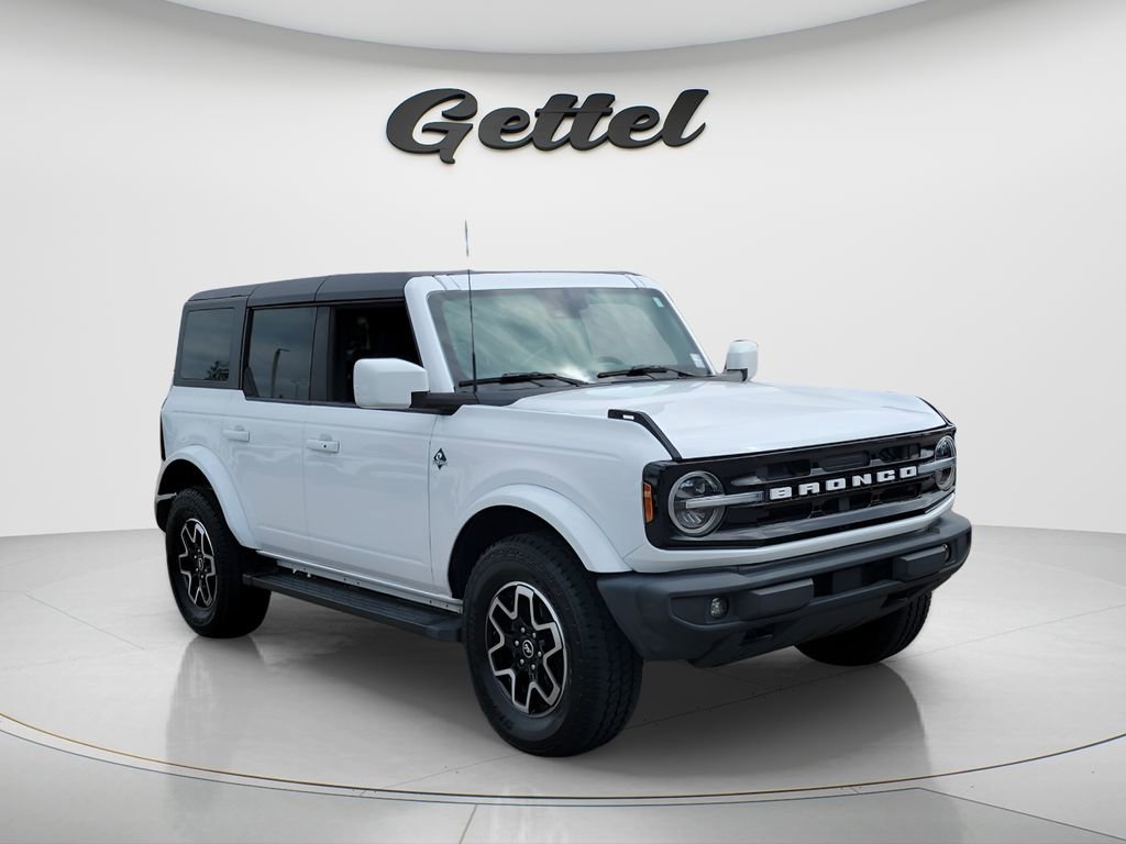 Used 2023 Ford Bronco Outer Banks image 2