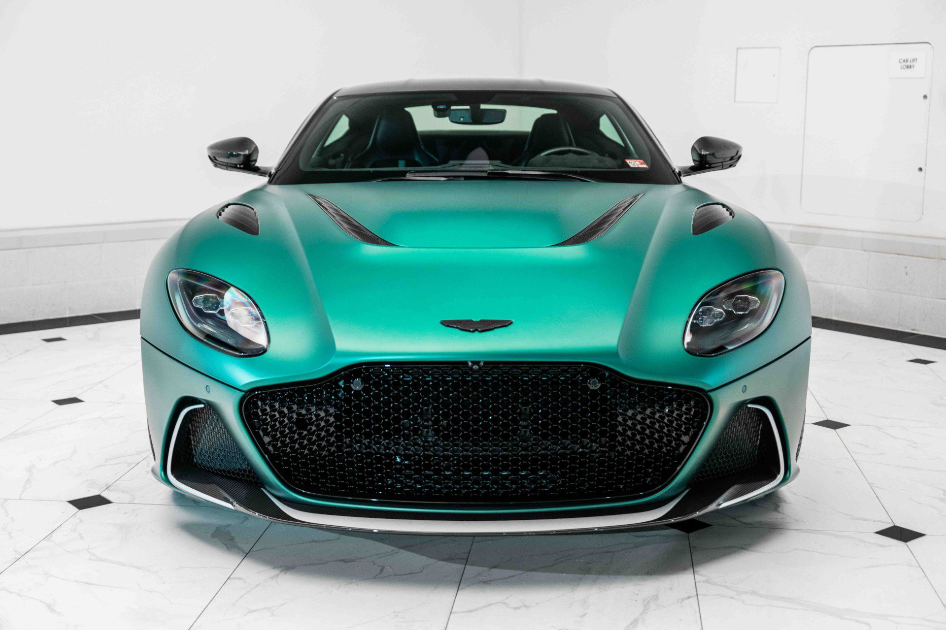 Used 2023 Aston Martin DBS Coupe RWD image 7