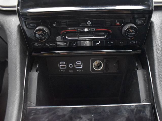 Used 2023 Jeep Grand Cherokee Limited w/ Black Appearance Package image 19