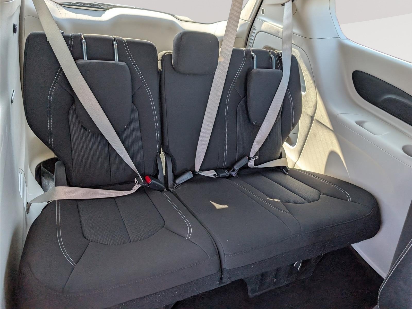 Used 2023 Chrysler Voyager LX FWD image 12