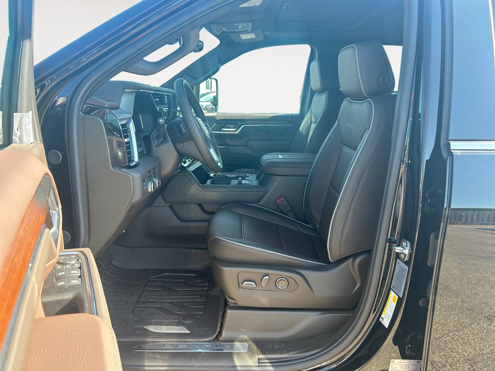 New 2026 GMC Sierra 2500 Denali w/ Denali Reserve Package image 23