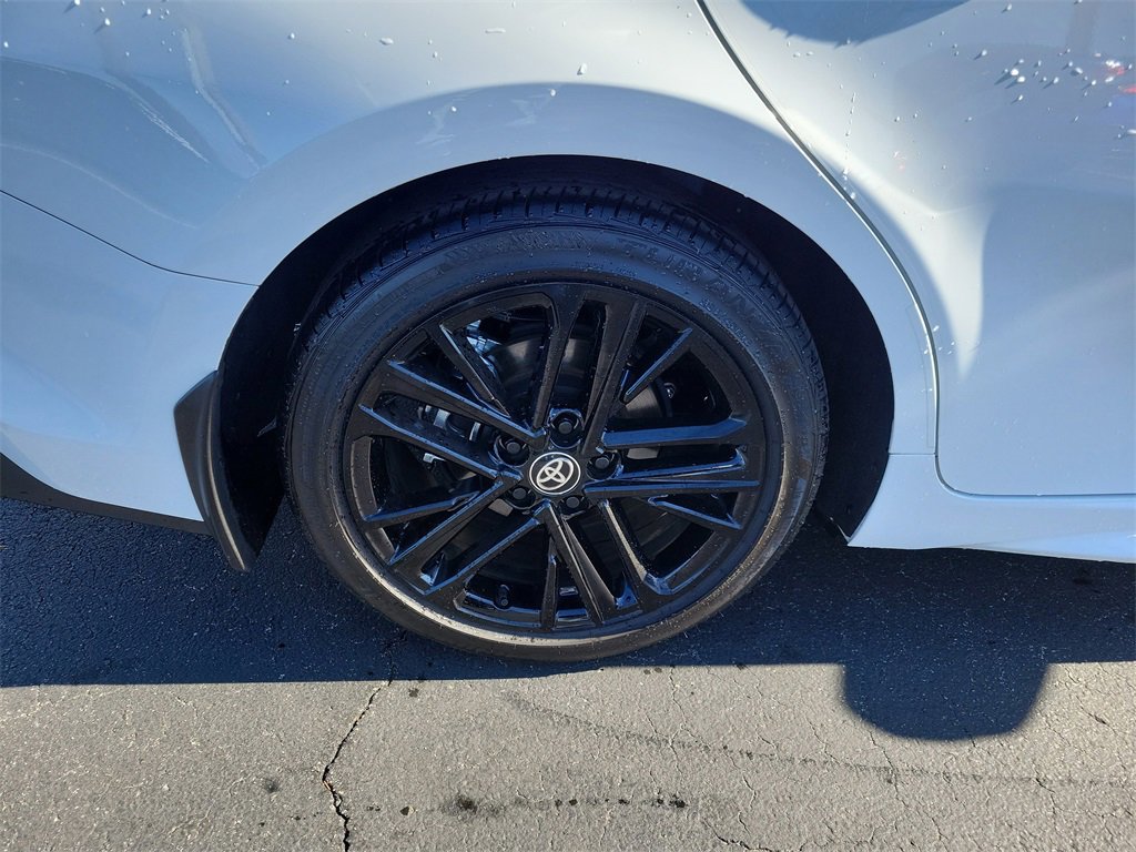 Used 2025 Toyota Camry SE image 5