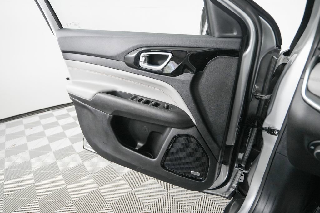 Used 2025 Jeep Compass Limited w/ Sun & Sound Group image 12