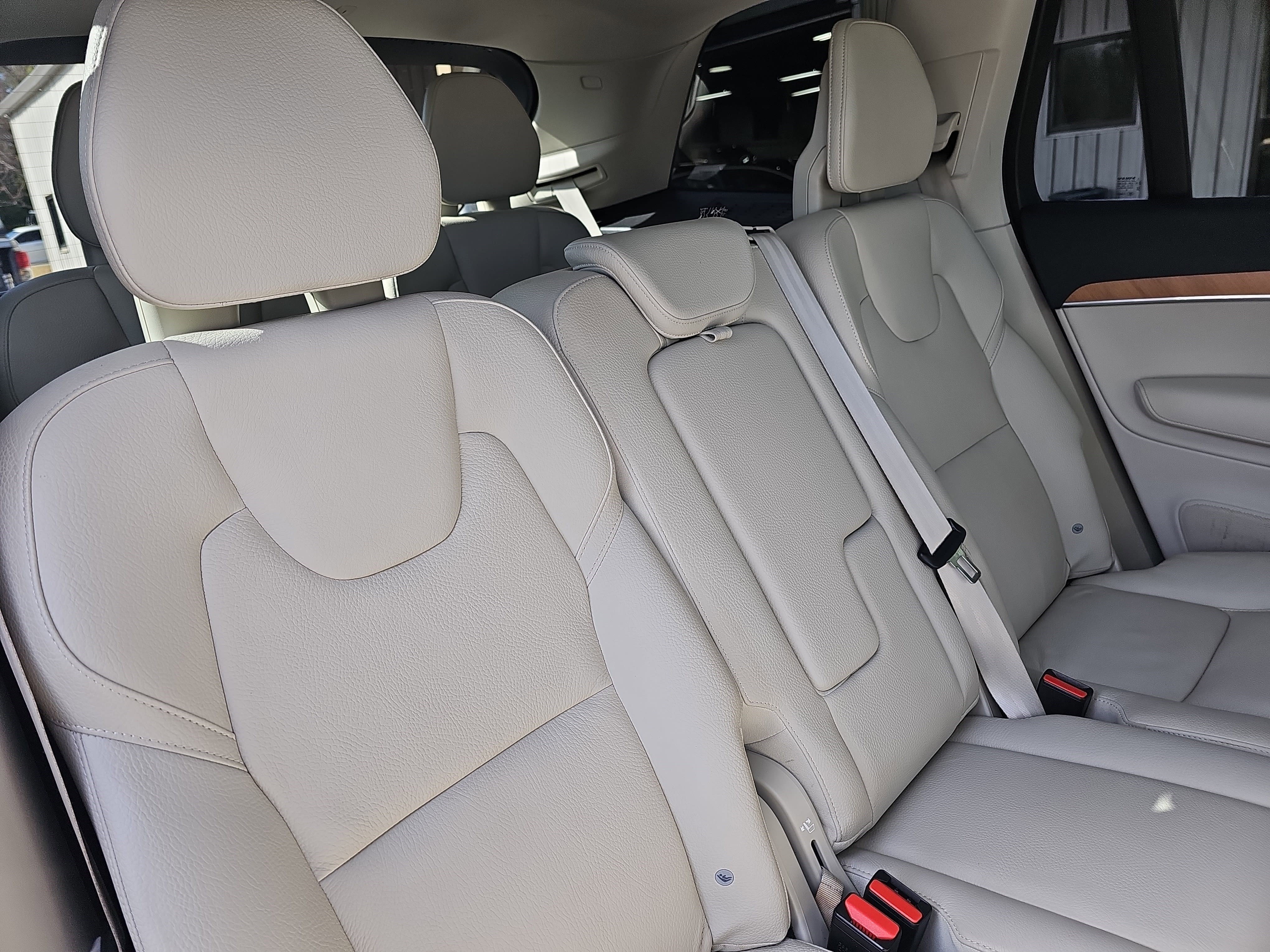 Used 2022 Volvo XC90 T6 Momentum w/ Climate Package image 12