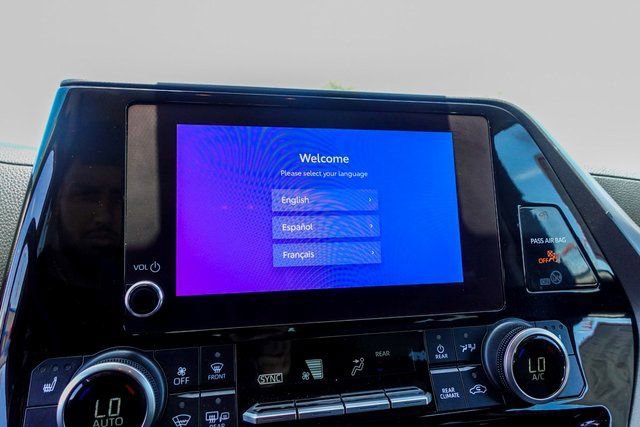 Certified 2023 Toyota Highlander XLE image 25