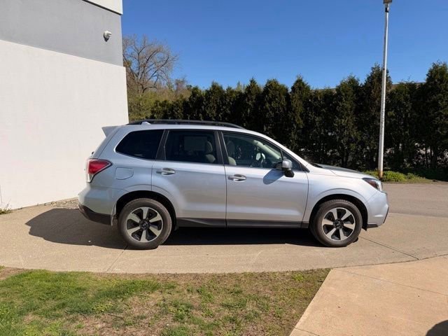 Used 2018 Subaru Forester 2.5i Limited AWD/4WD image 2