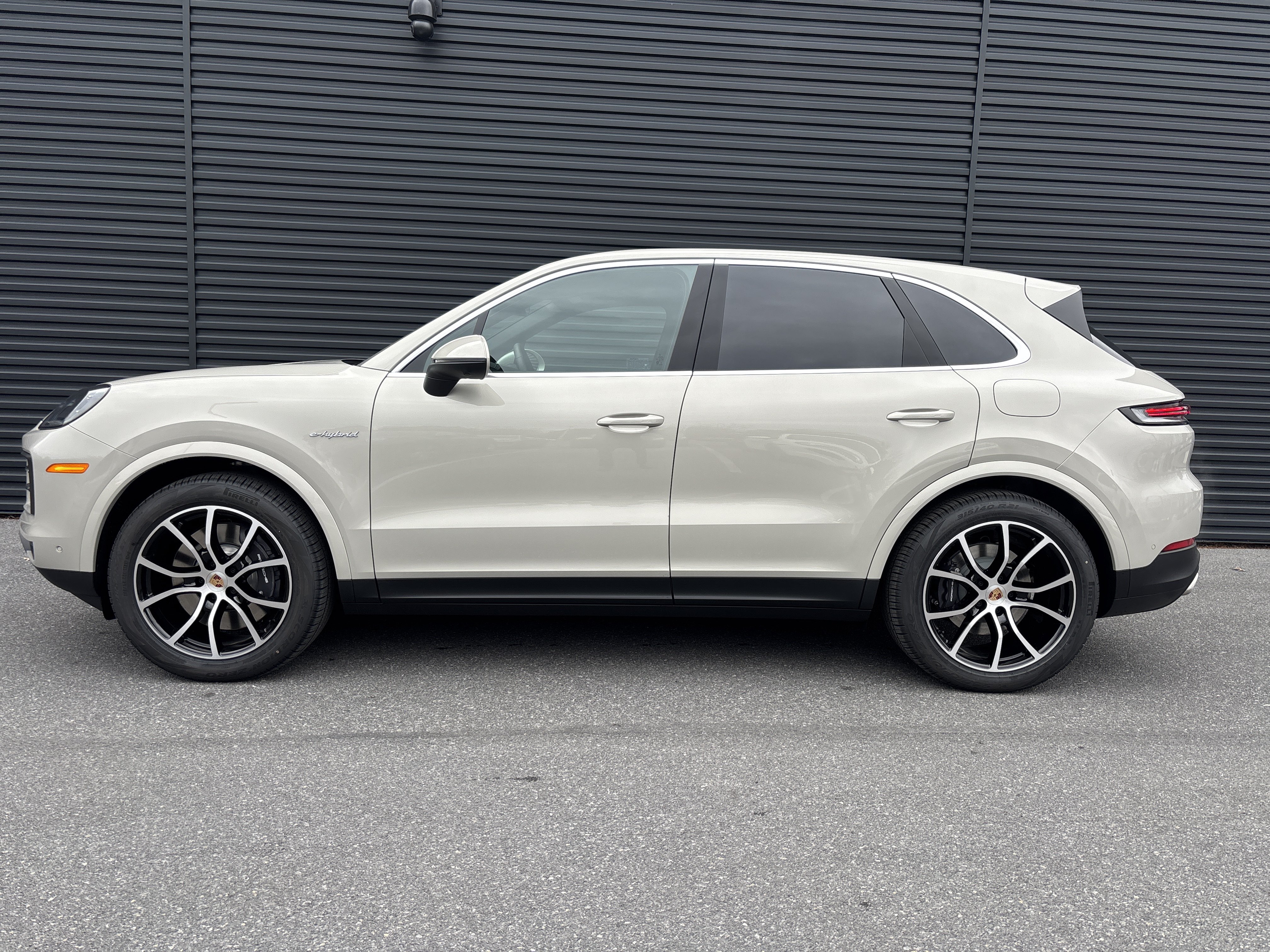 New 2026 Porsche Cayenne E-Hybrid AWD/4WD image 2