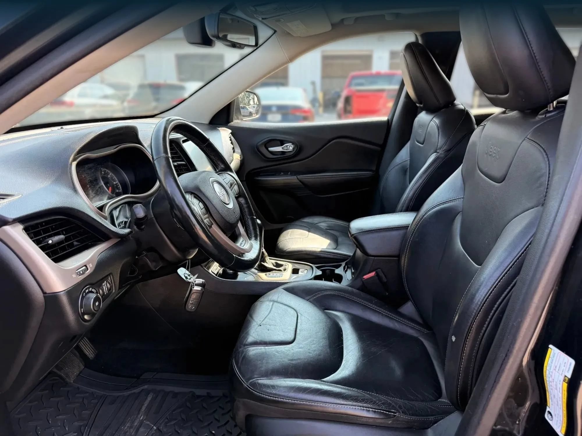 Used 2015 Jeep Cherokee Limited AWD/4WD image 2