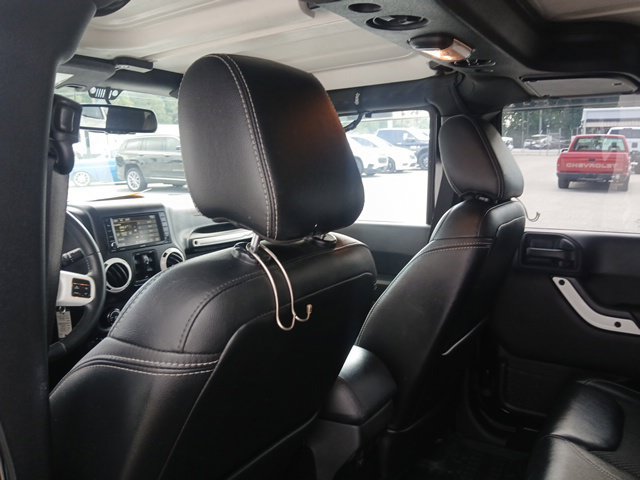 Used 2015 Jeep Wrangler Unlimited Sahara AWD/4WD image 12