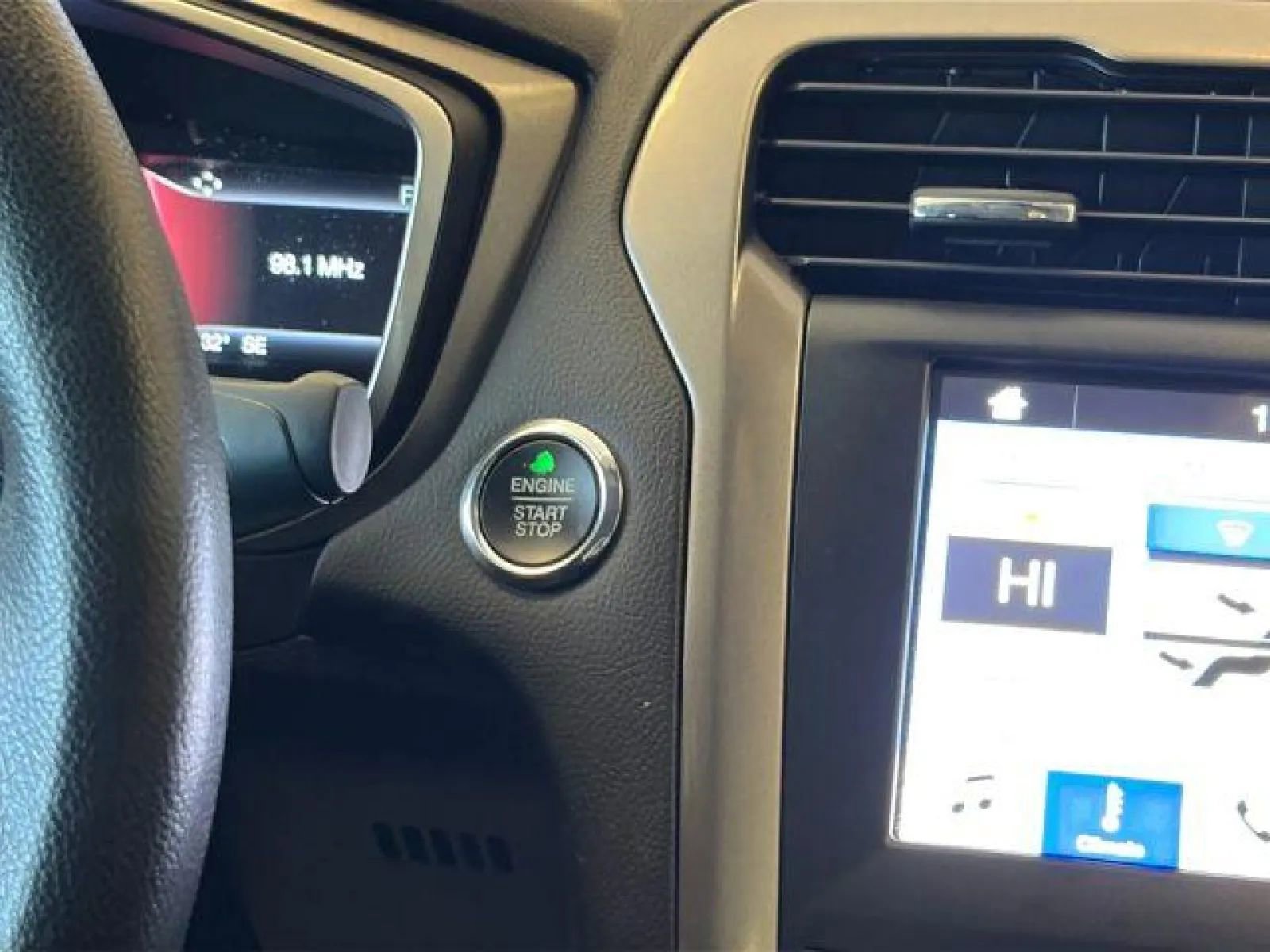 Used 2019 Ford Fusion SE image 20