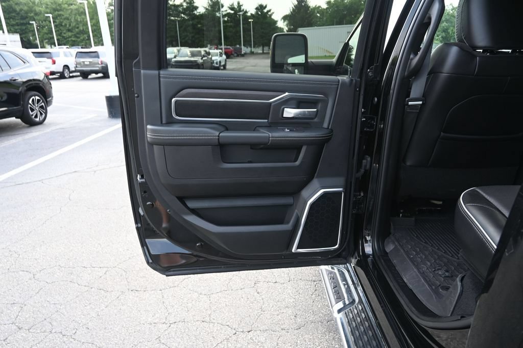 Used 2025 RAM 2500 Laramie AWD/4WD image 29