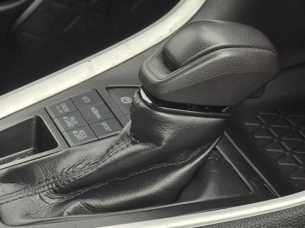 Used 2022 Toyota RAV4 XLE image 15