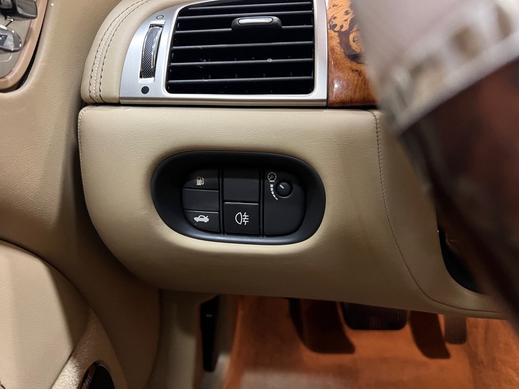 Used 2010 Jaguar XK Coupe RWD image 32