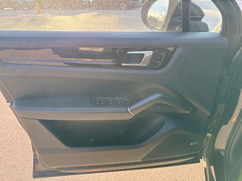 Used 2019 Porsche Cayenne E-Hybrid image 12