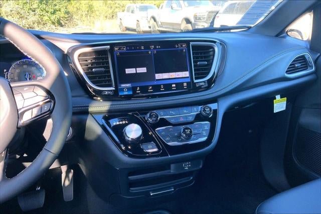 New 2026 Chrysler Pacifica Select w/ S Appearance Package FWD image 35