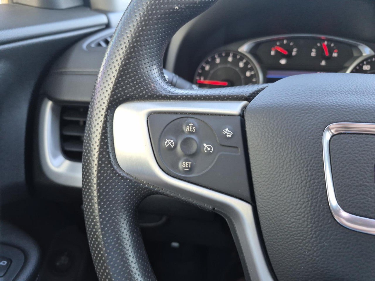 Certified 2022 GMC Terrain SLE w/ Driver Convenience Package FWD image 18