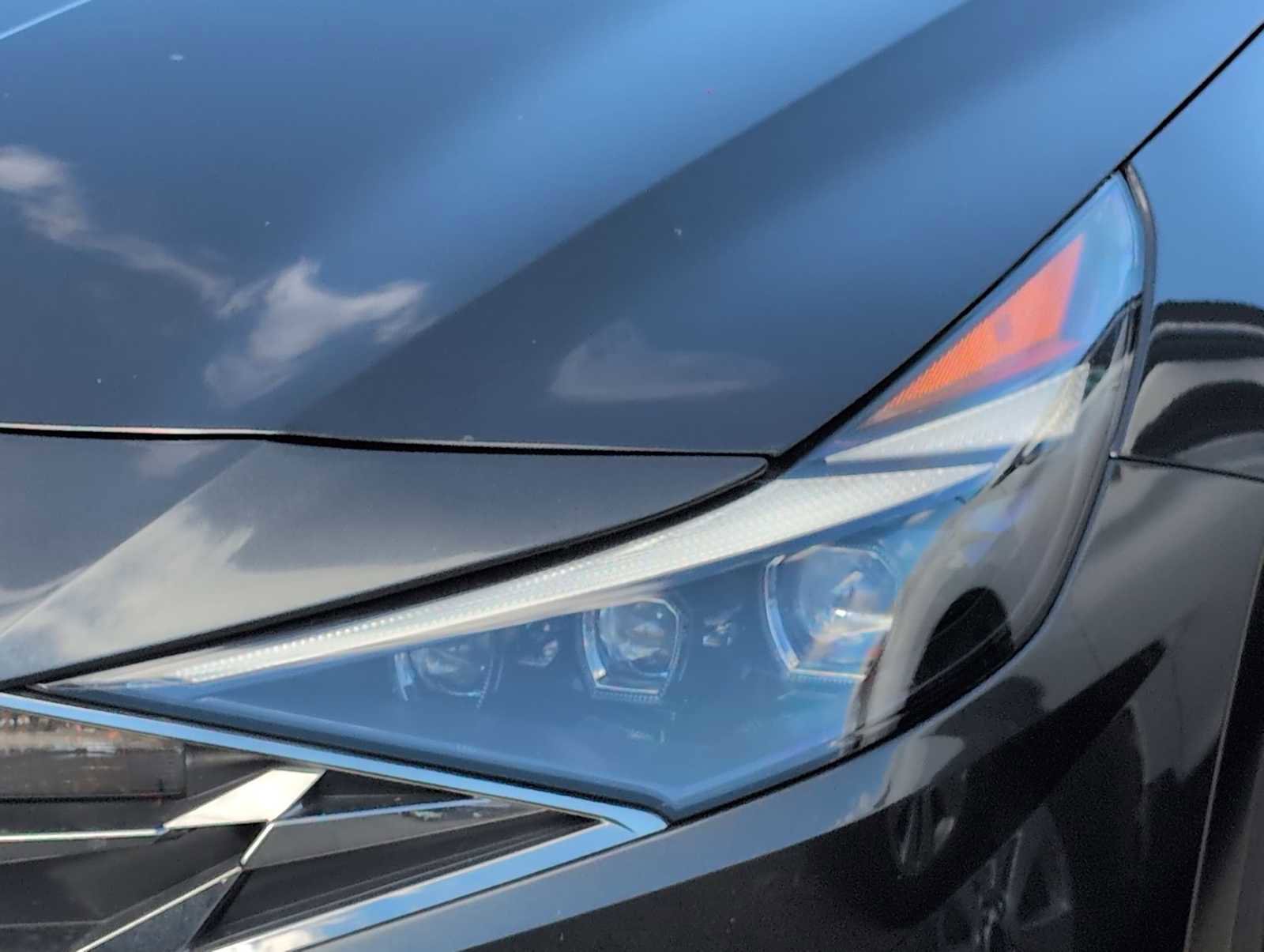 Used 2023 Hyundai Elantra Limited image 11