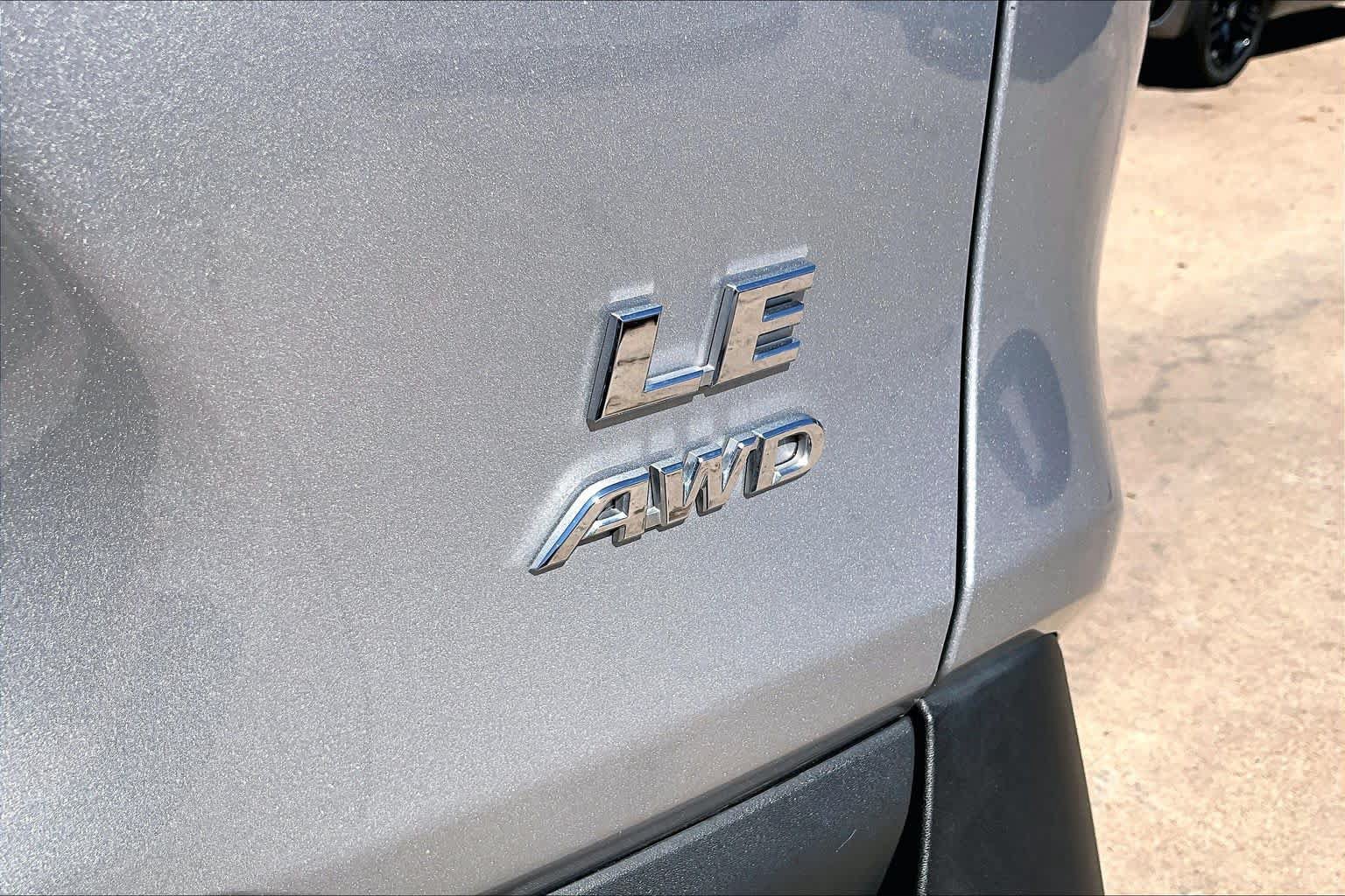 Used 2025 Toyota RAV4 LE AWD/4WD image 10