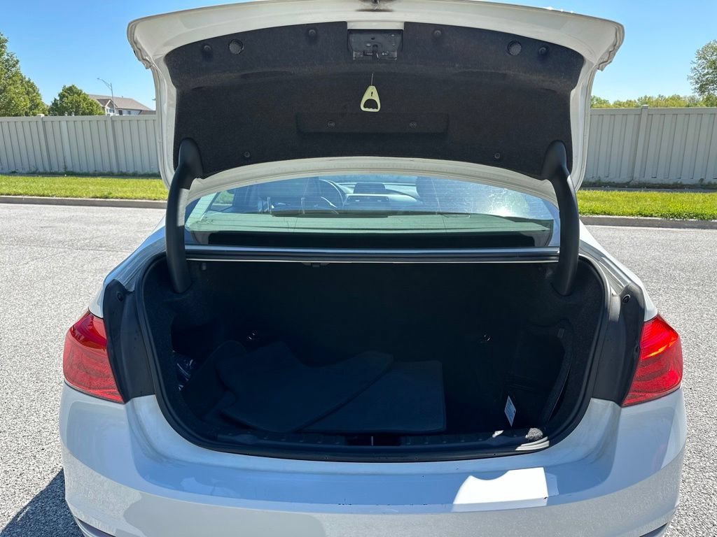 Used 2018 BMW 320i xDrive Sedan w/ Convenience Package AWD/4WD image 24