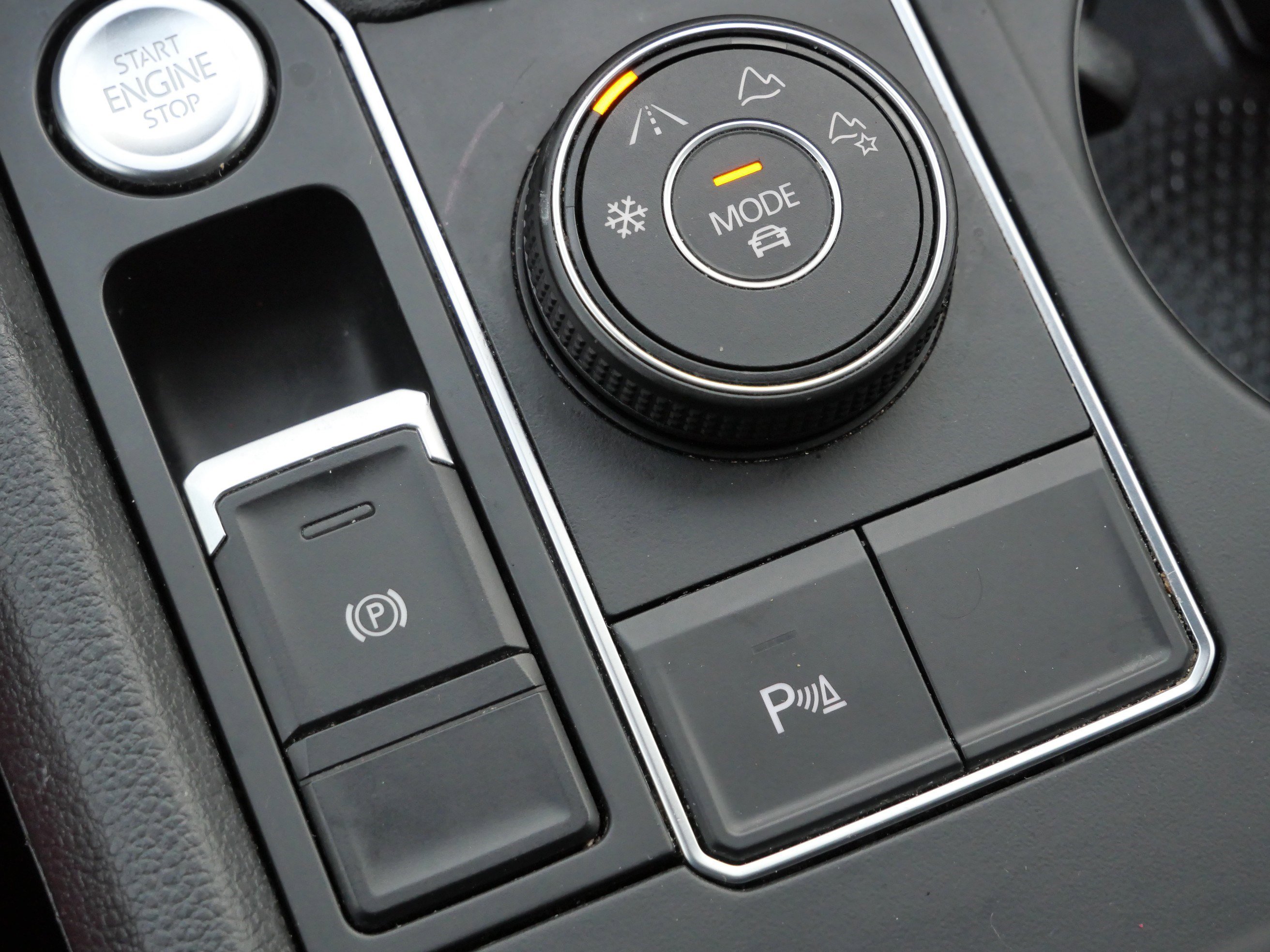 Certified 2021 Volkswagen Atlas SE image 28