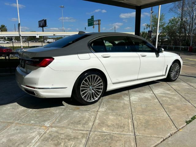 Used 2022 BMW 740i w/ Luxury Rear Seating Package image 4