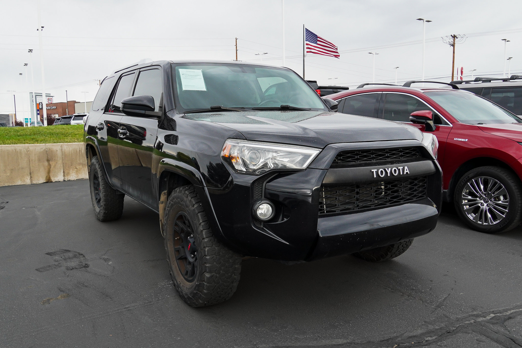 Used 2016 Toyota 4Runner SR5 AWD/4WD image 2