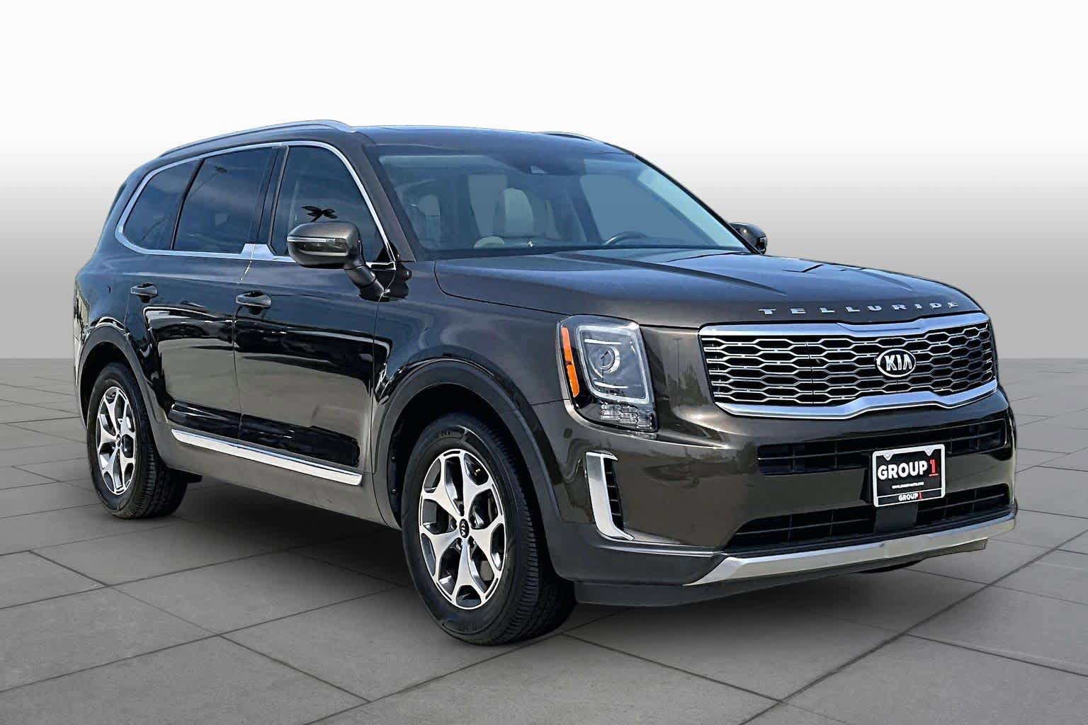 Used 2021 Kia Telluride EX w/ Towing Package FWD image 3