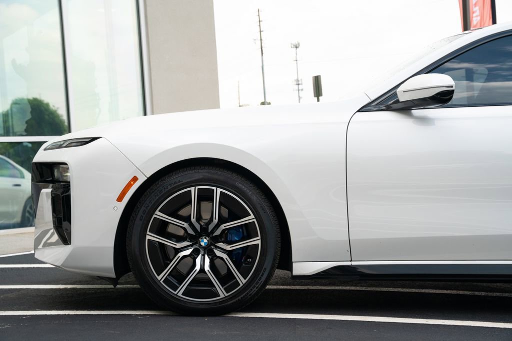 Used 2023 BMW 760i xDrive AWD/4WD image 23