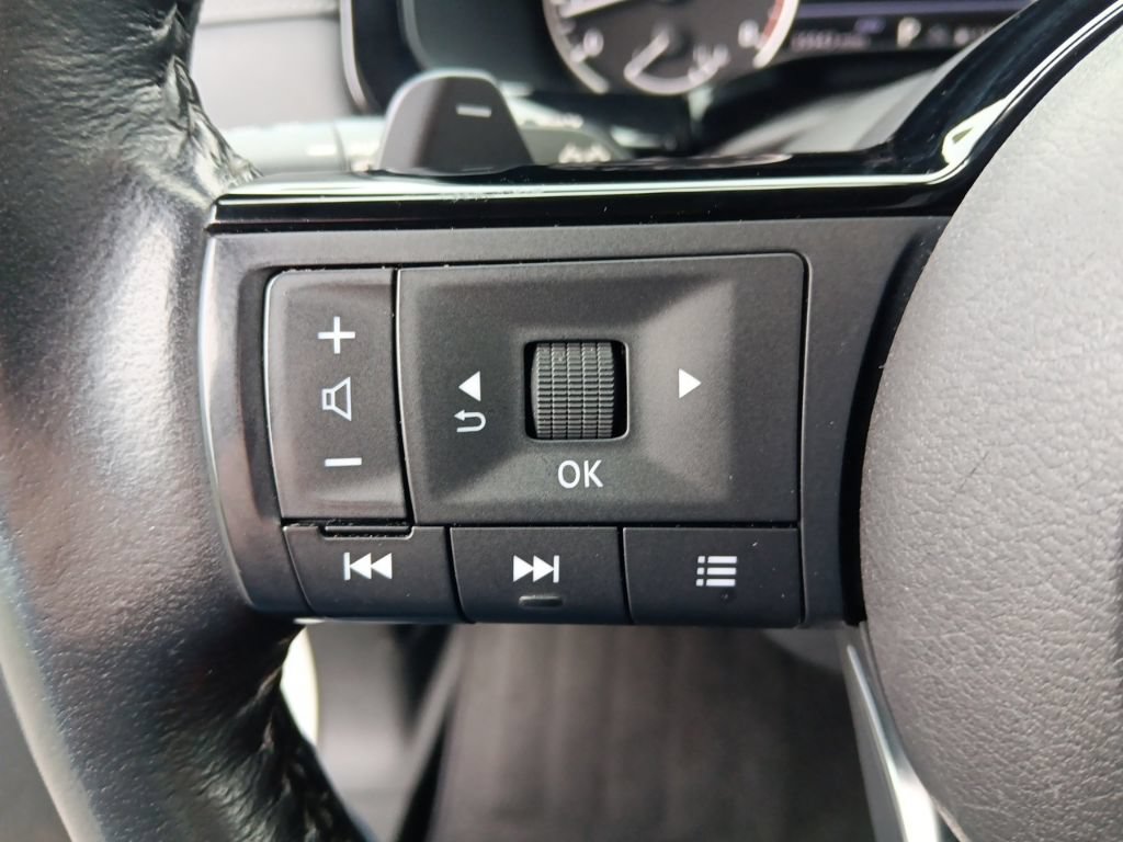 Used 2023 Nissan Pathfinder SL AWD/4WD image 16