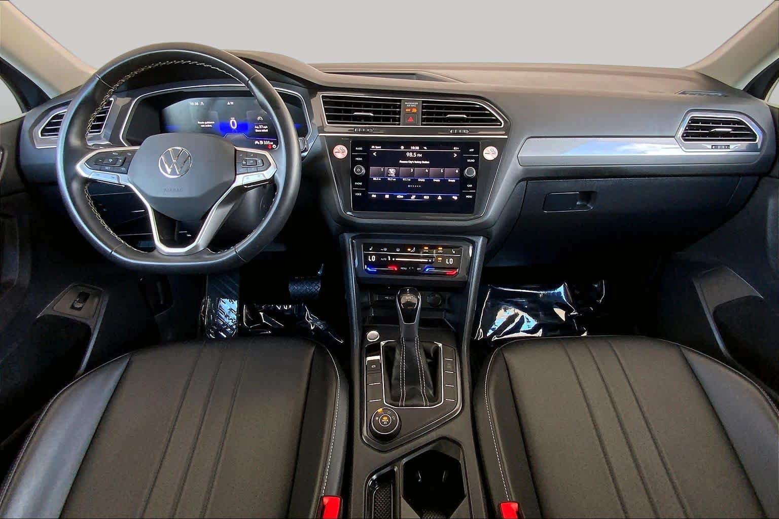Used 2024 Volkswagen Tiguan SE AWD/4WD image 16