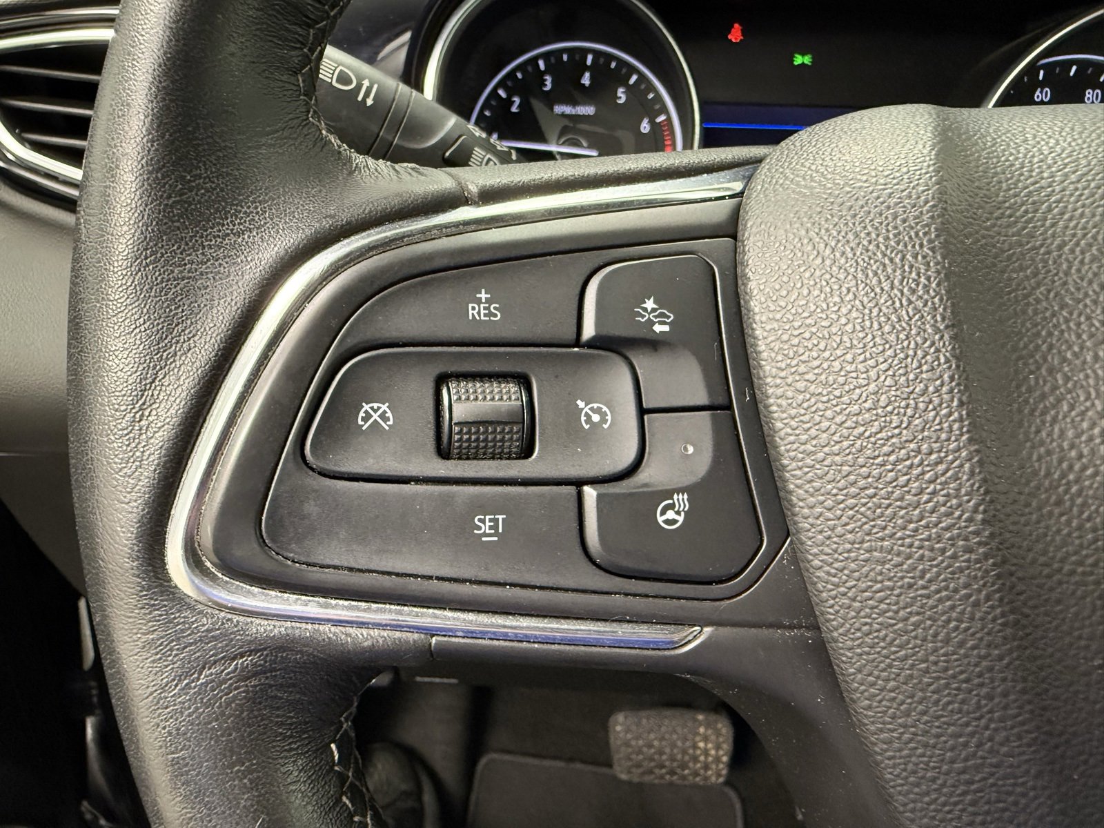 Used 2022 Buick Encore GX Essence image 13