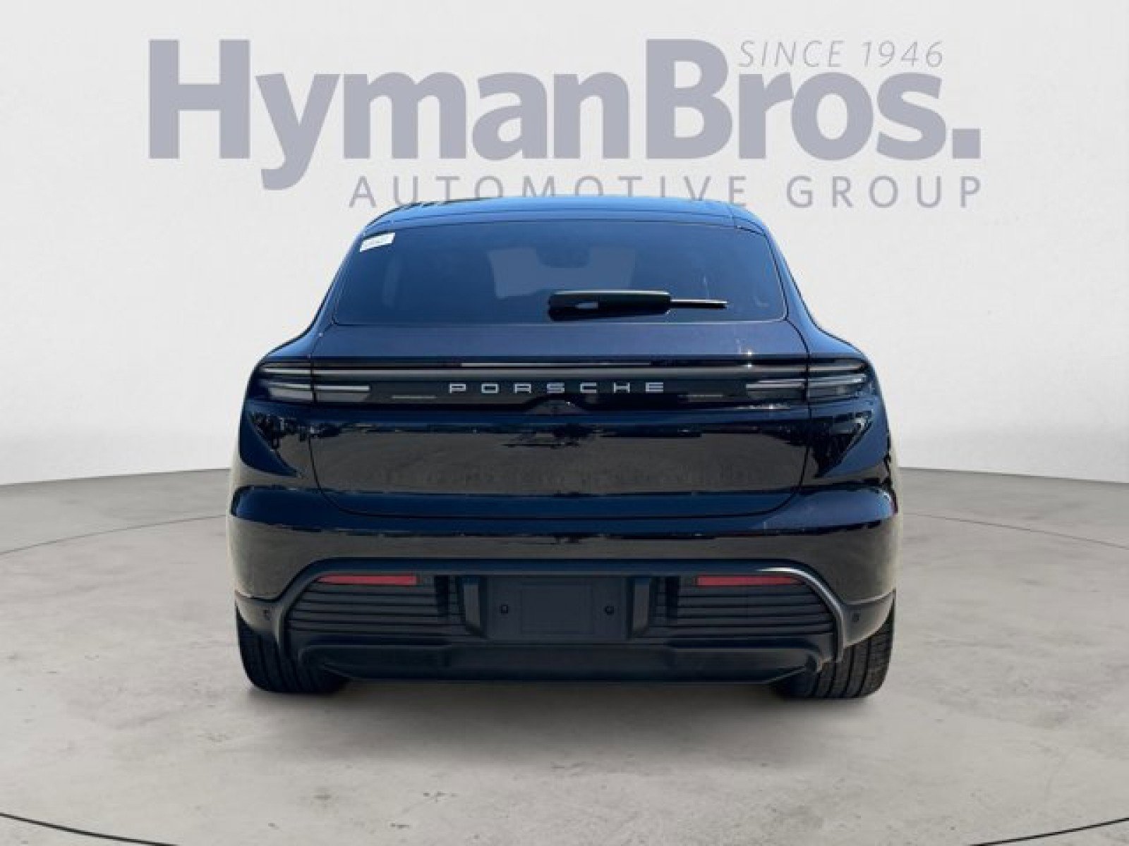 Used 2025 Porsche Macan 4 Electric AWD/4WD image 4