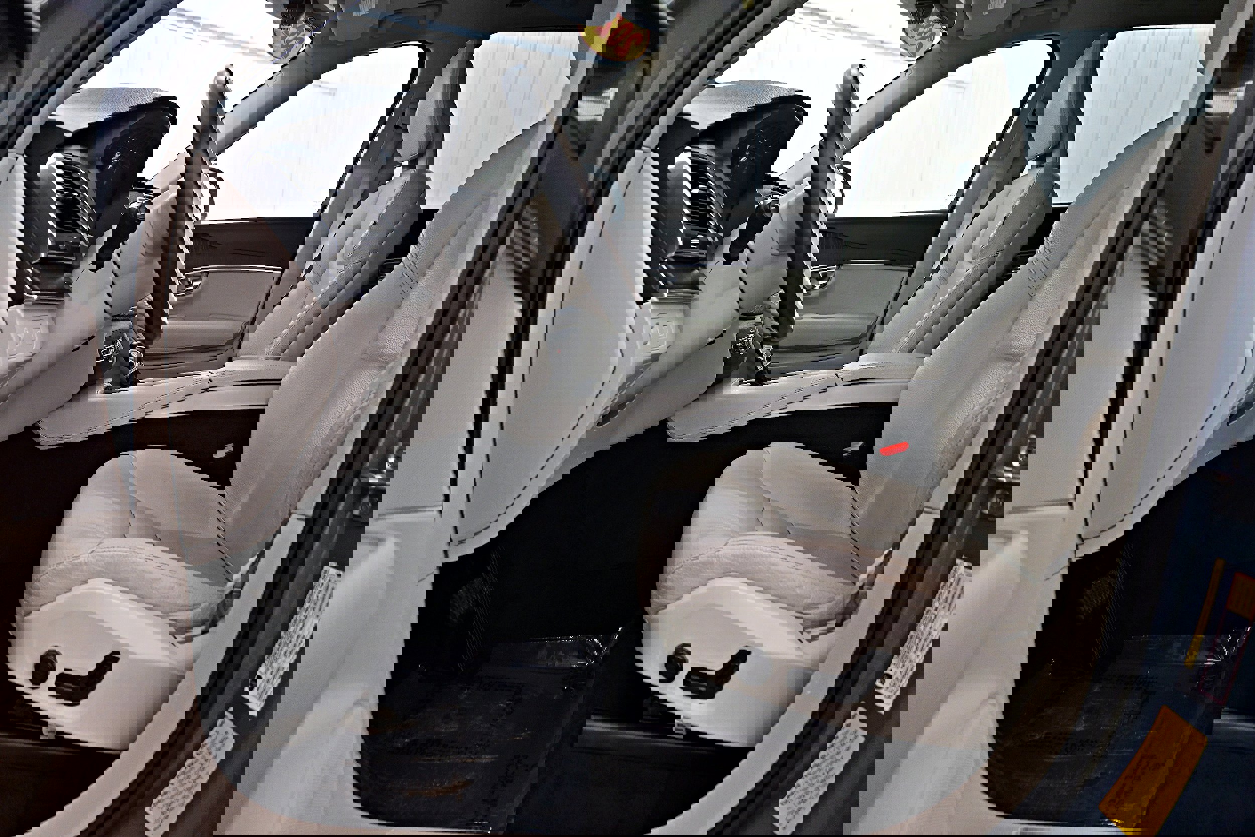 Used 2020 Volvo XC90 T6 Momentum image 5