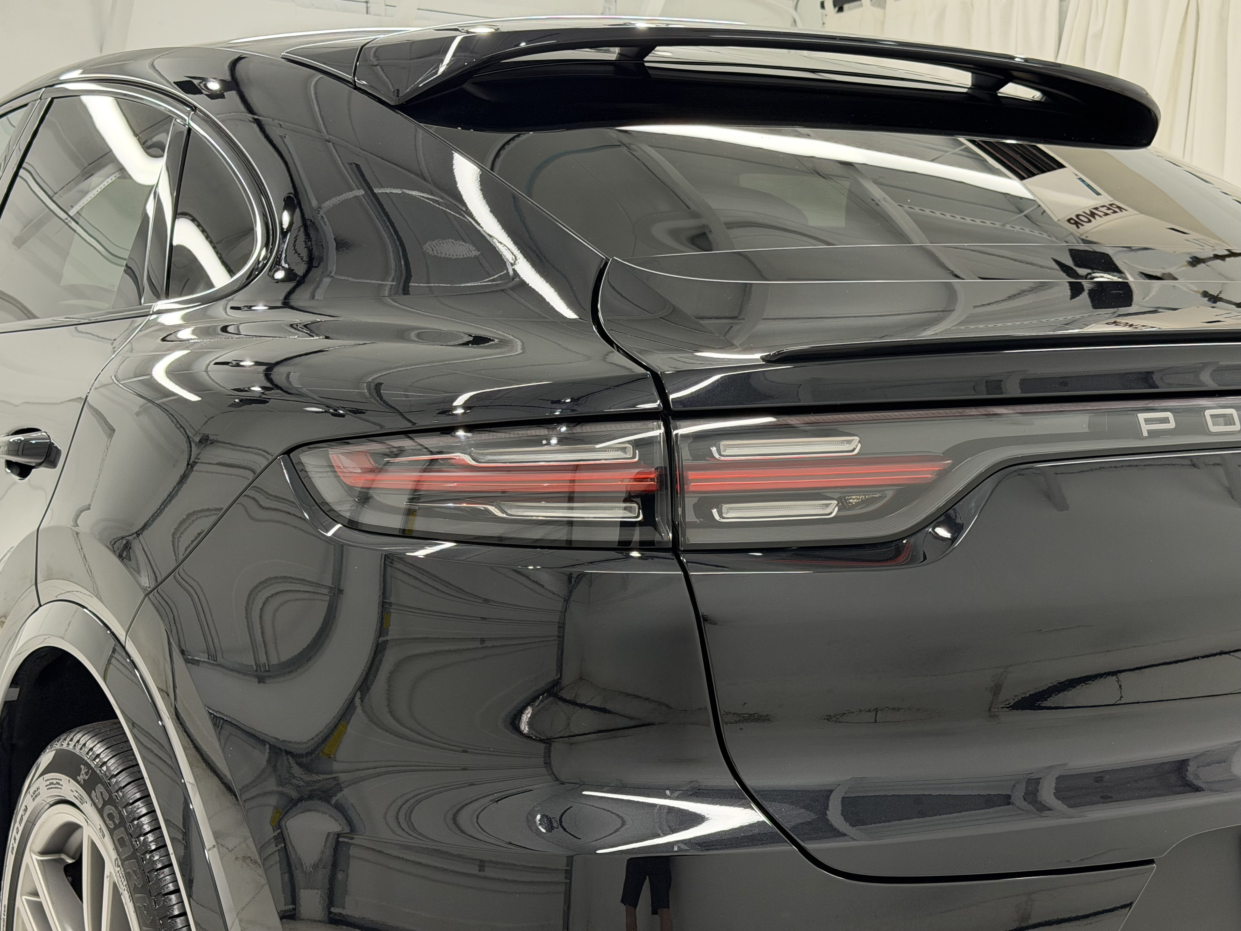 Certified 2022 Porsche Cayenne Platinum Edition AWD/4WD image 18