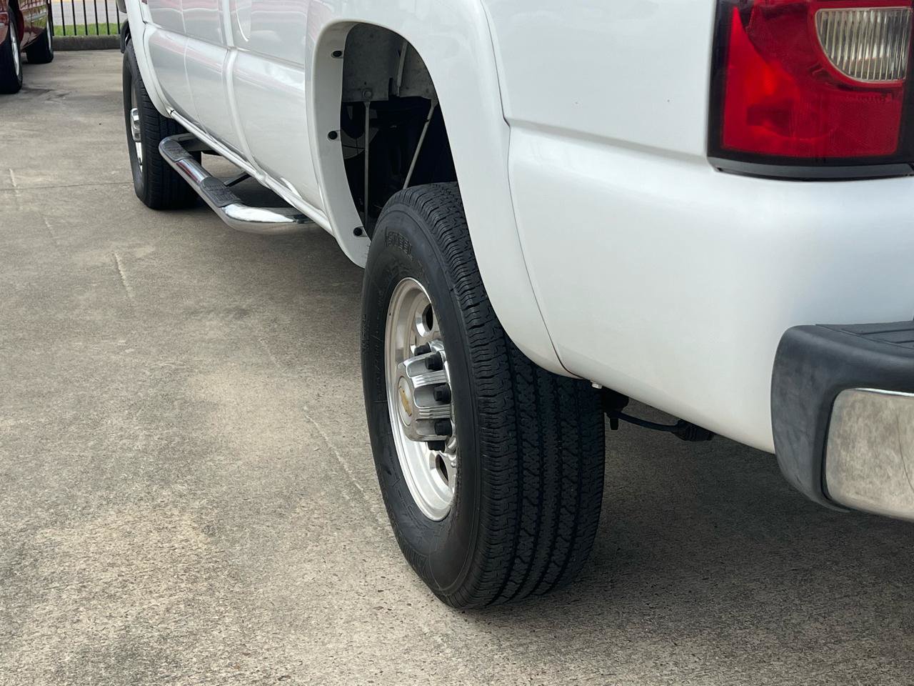 Used 2005 Chevrolet Silverado 2500 LS w/ Heavy-Duty Power Package RWD image 28