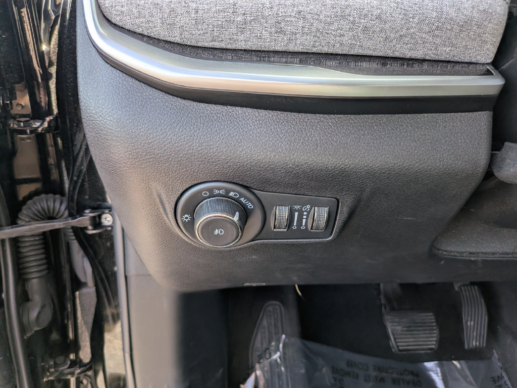 Used 2022 Jeep Compass Latitude FWD image 25