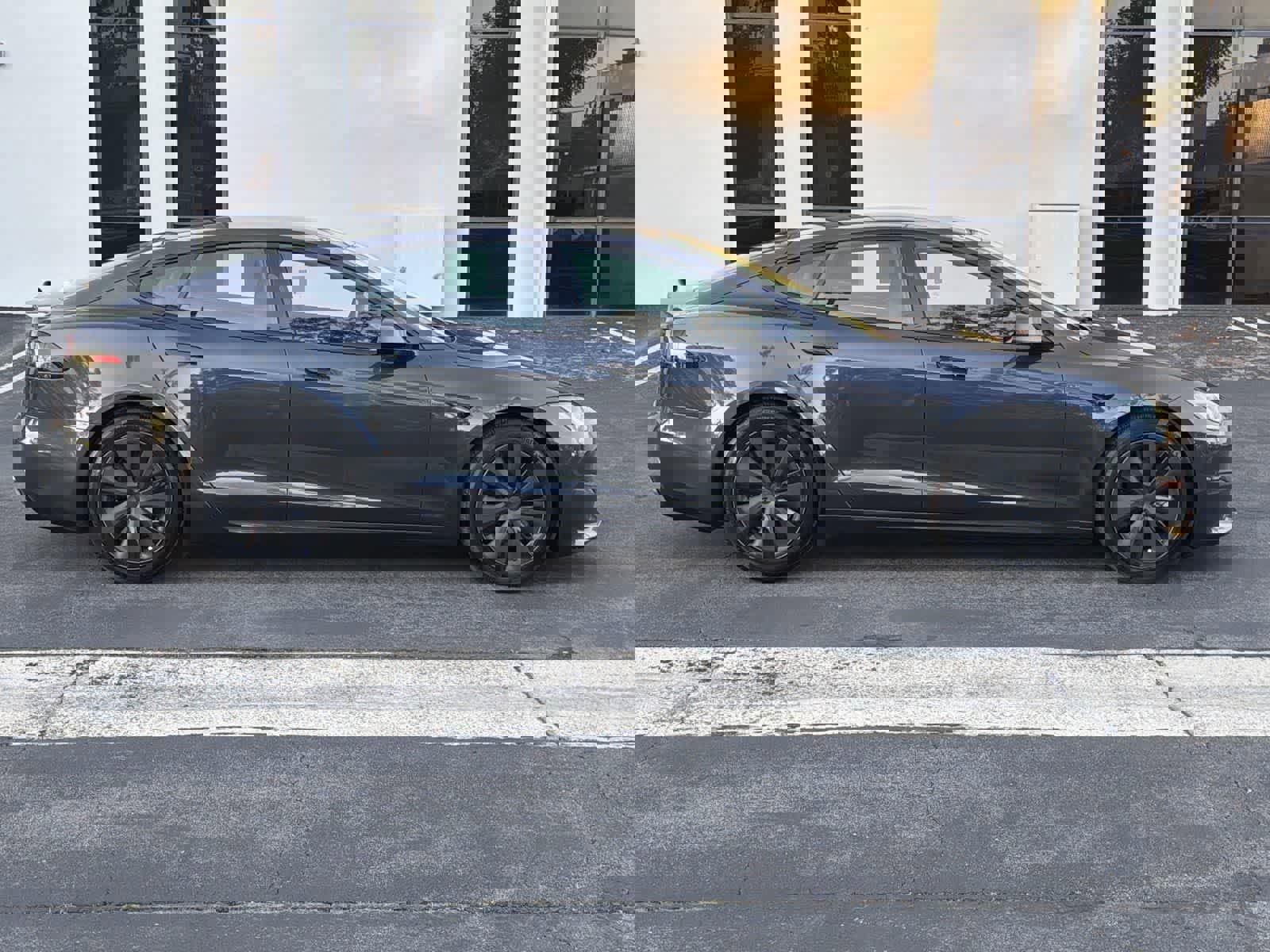 Used 2025 Tesla Model S image 3