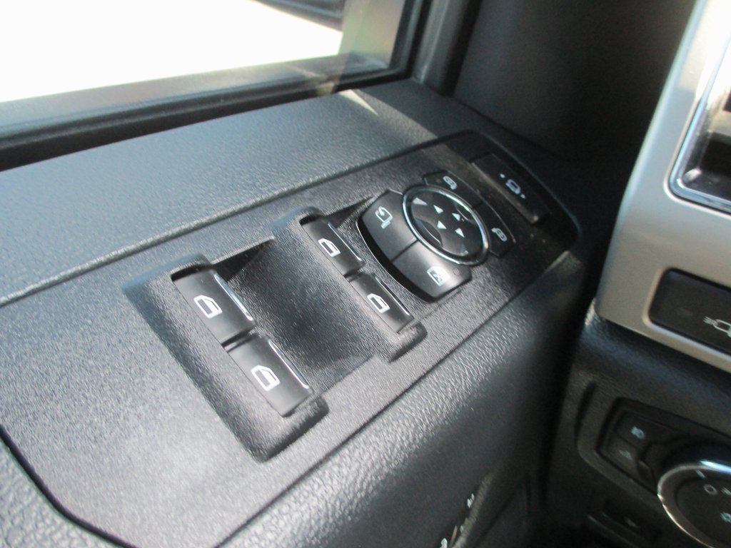 Used 2022 Ford F250 Lariat w/ Black Appearance Package image 23